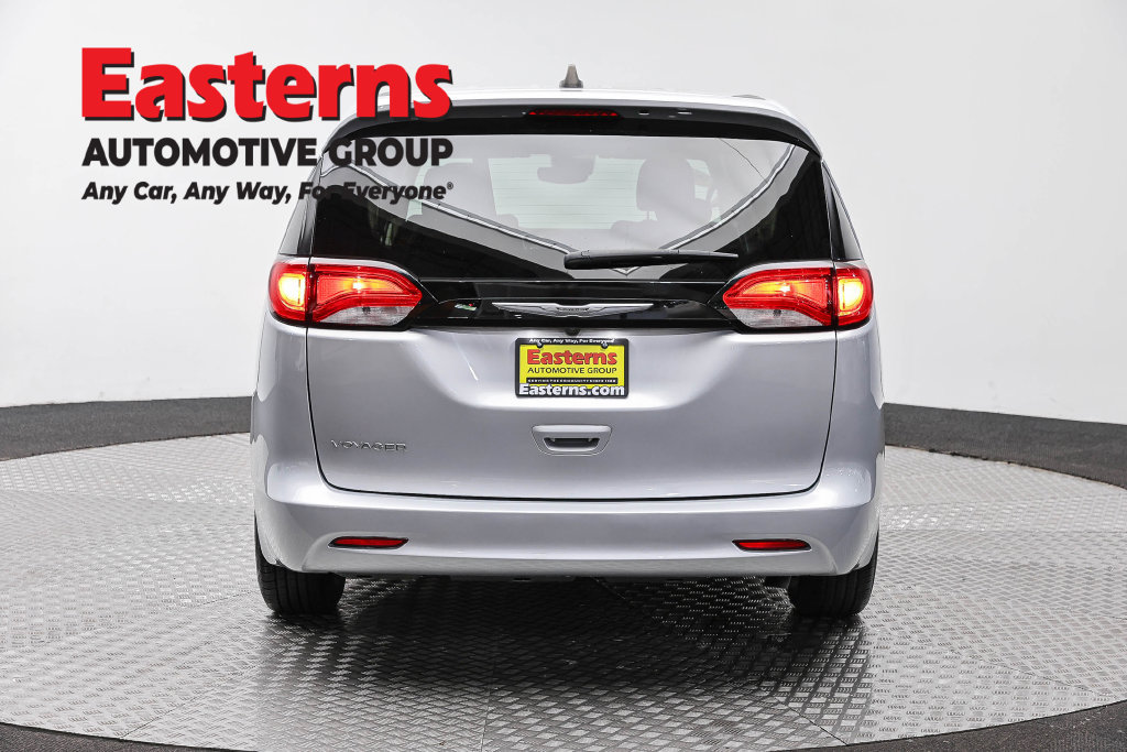 Used 2023 Chrysler Voyager LX FWD image 8