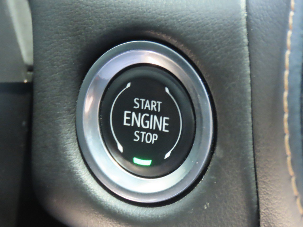 Used 2024 GMC Yukon AT4 w/ Technology Package AWD/4WD image 31