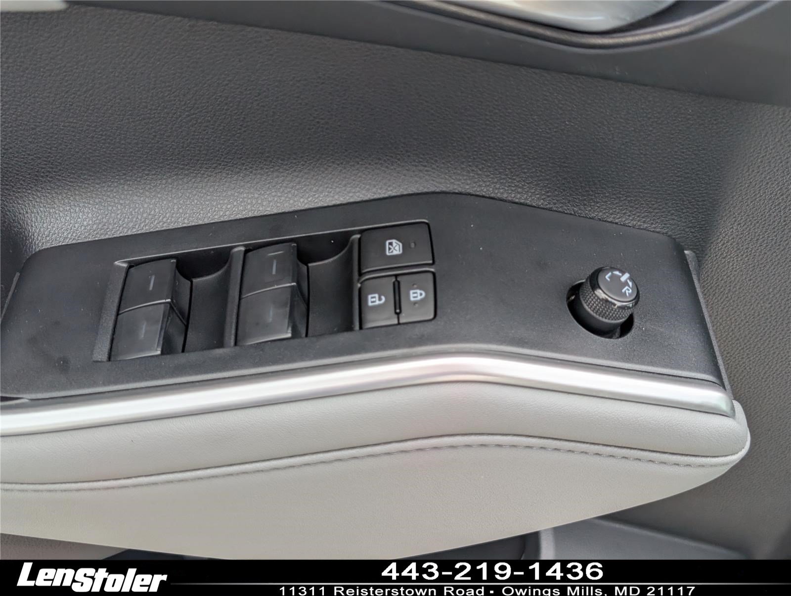 Used 2023 Toyota Highlander XLE AWD/4WD image 21