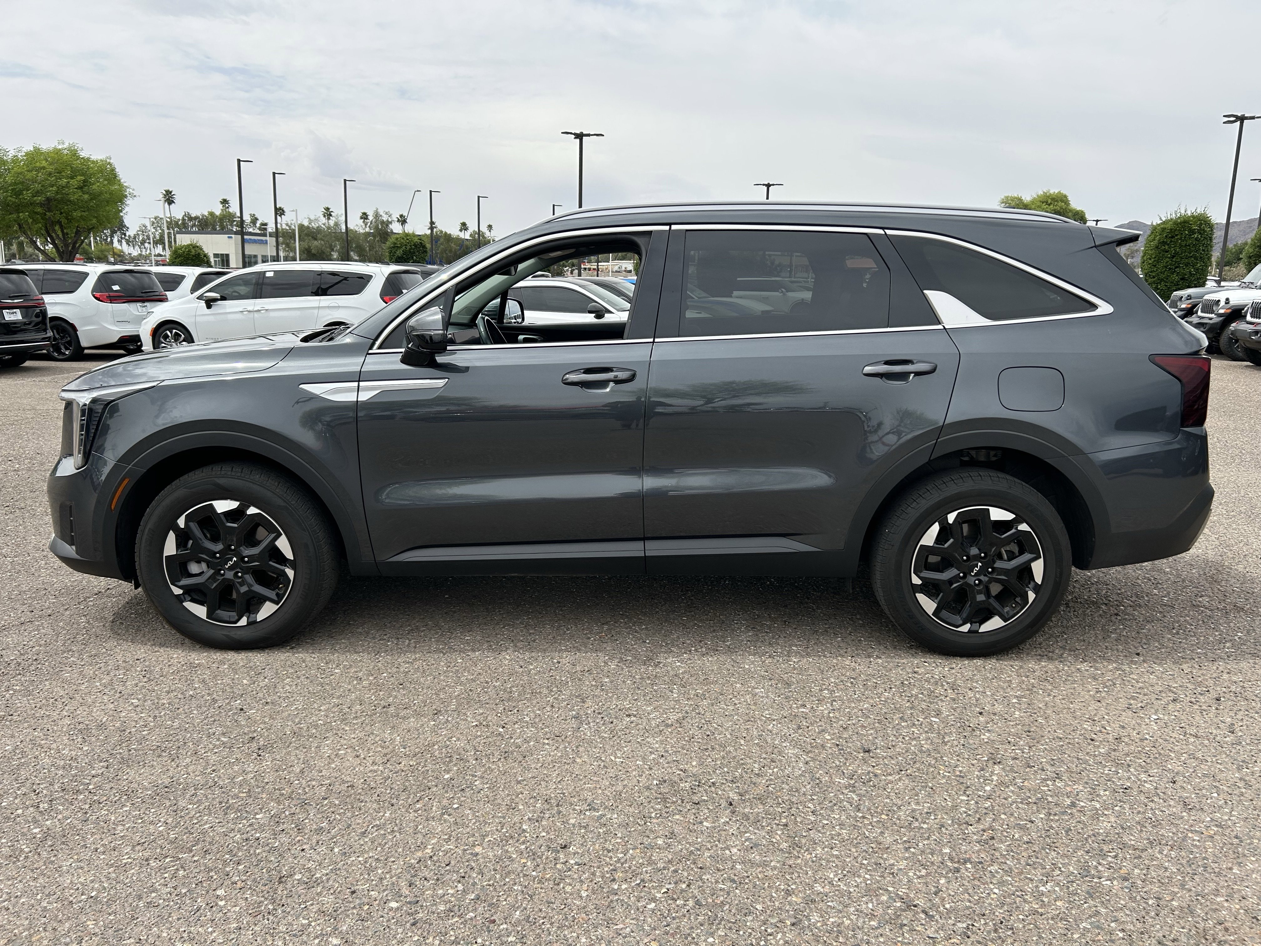 Certified 2024 Kia Sorento S image 3