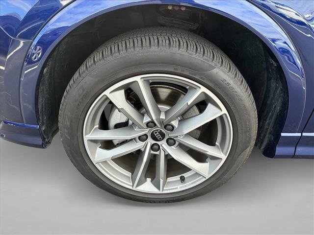 Certified 2025 Audi Q3 2.0T Premium w/ Convenience Package AWD/4WD image 9