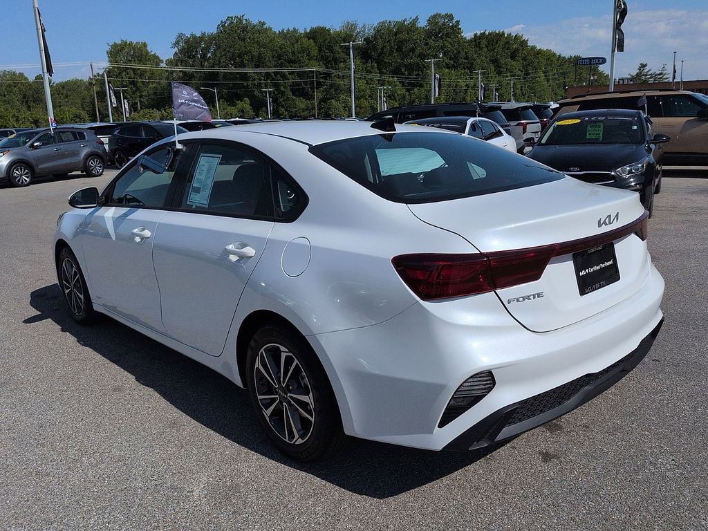 Used 2023 Kia Forte LXS w/ LXS Technology Package FWD image 5