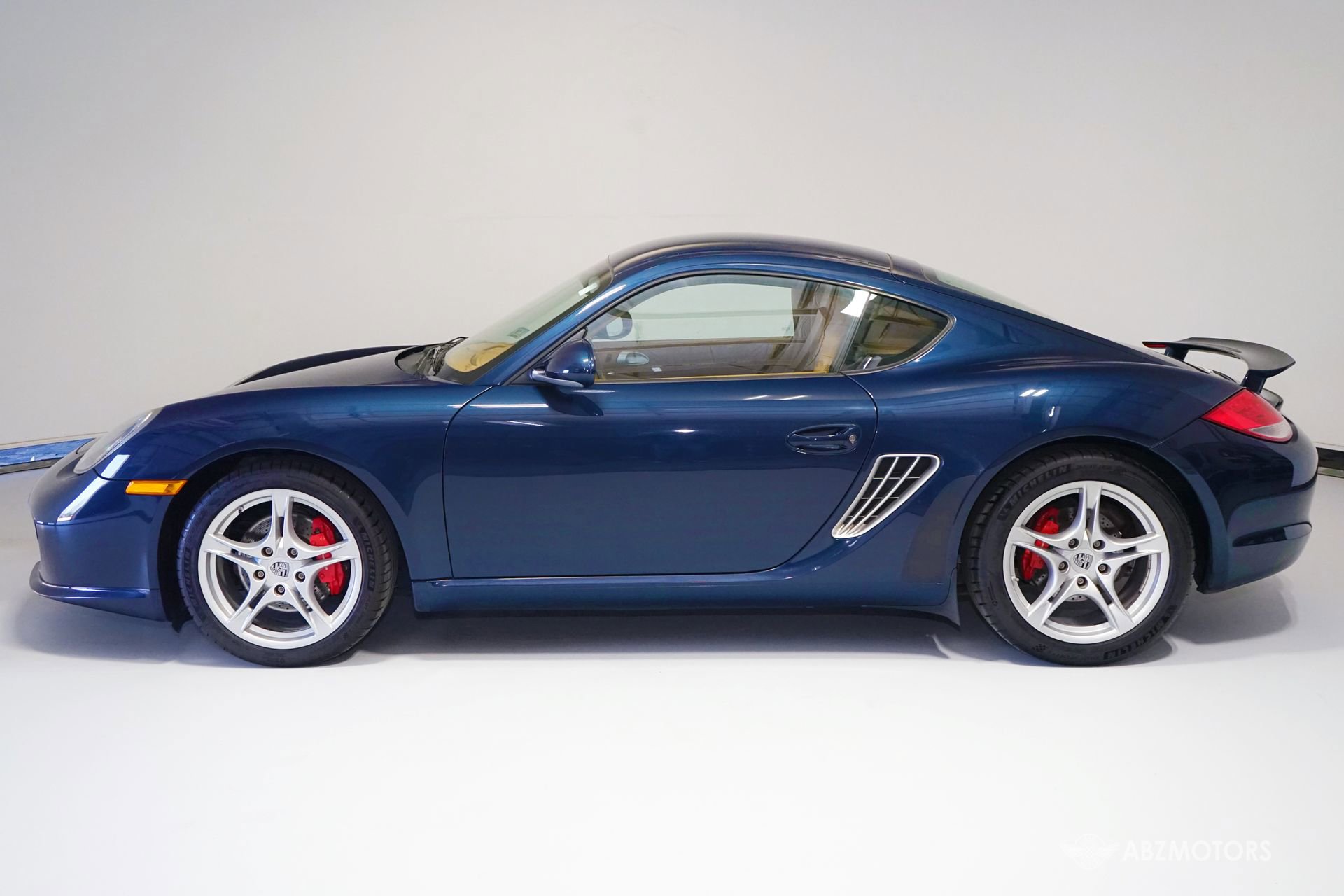Used 2010 Porsche Cayman S image 4