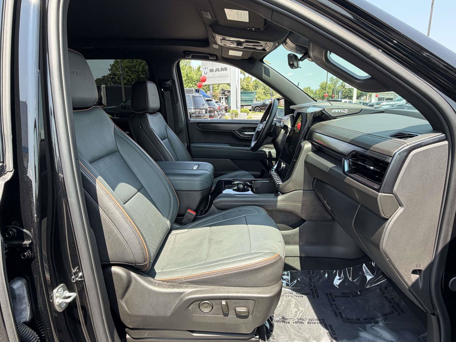 Used 2025 GMC Yukon XL AT4 w/ AT4 Premium Package AWD/4WD image 32