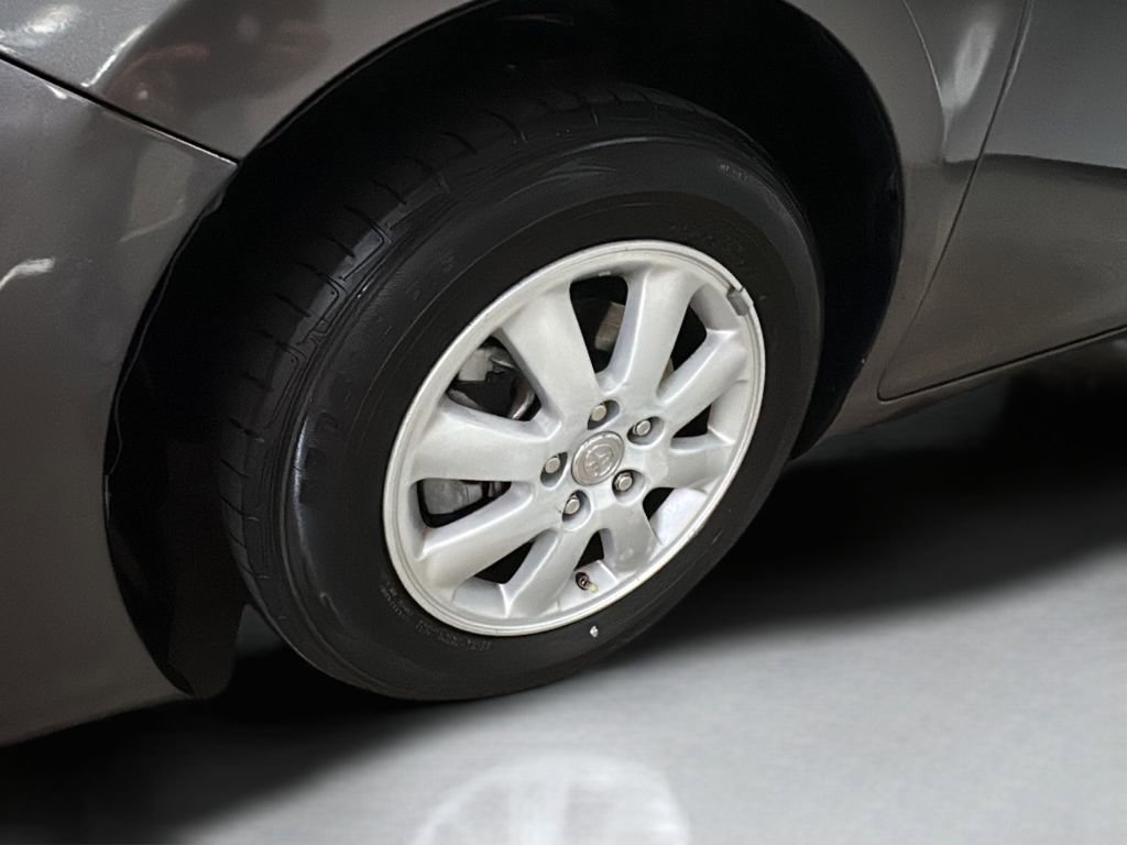 Used 2016 Toyota Camry LE image 4