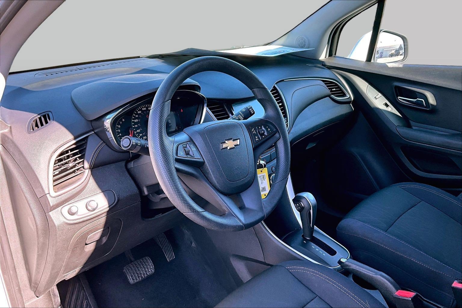 Used 2017 Chevrolet Trax LT AWD/4WD image 12