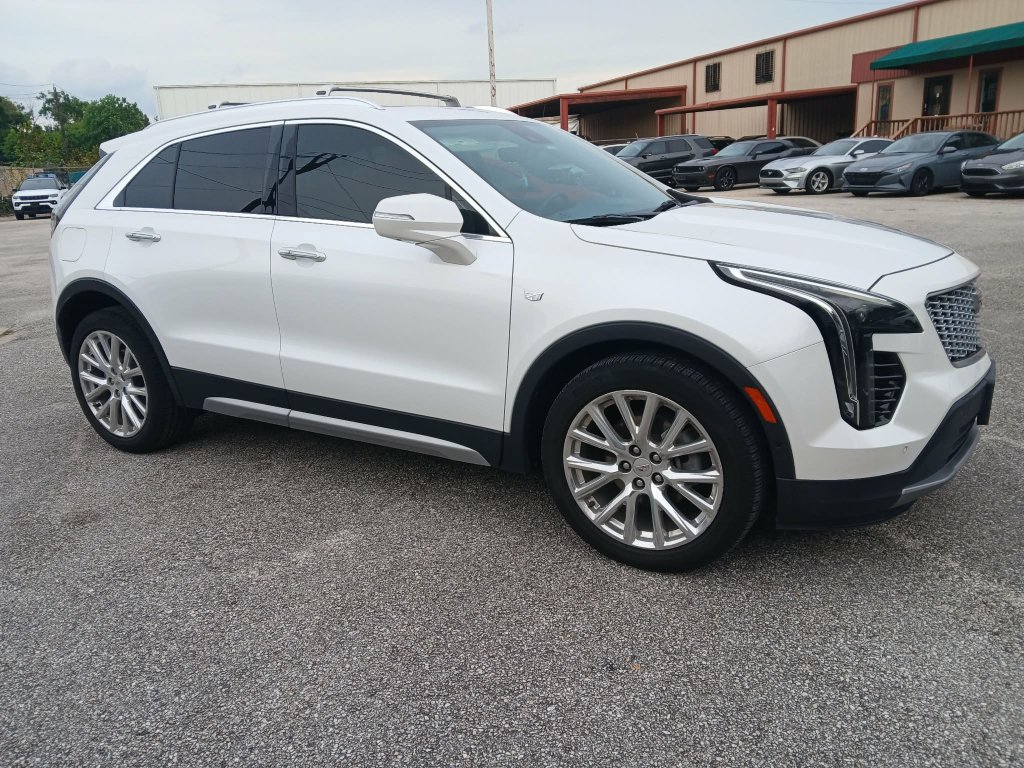 Used 2020 Cadillac XT4 Premium Luxury FWD image 1