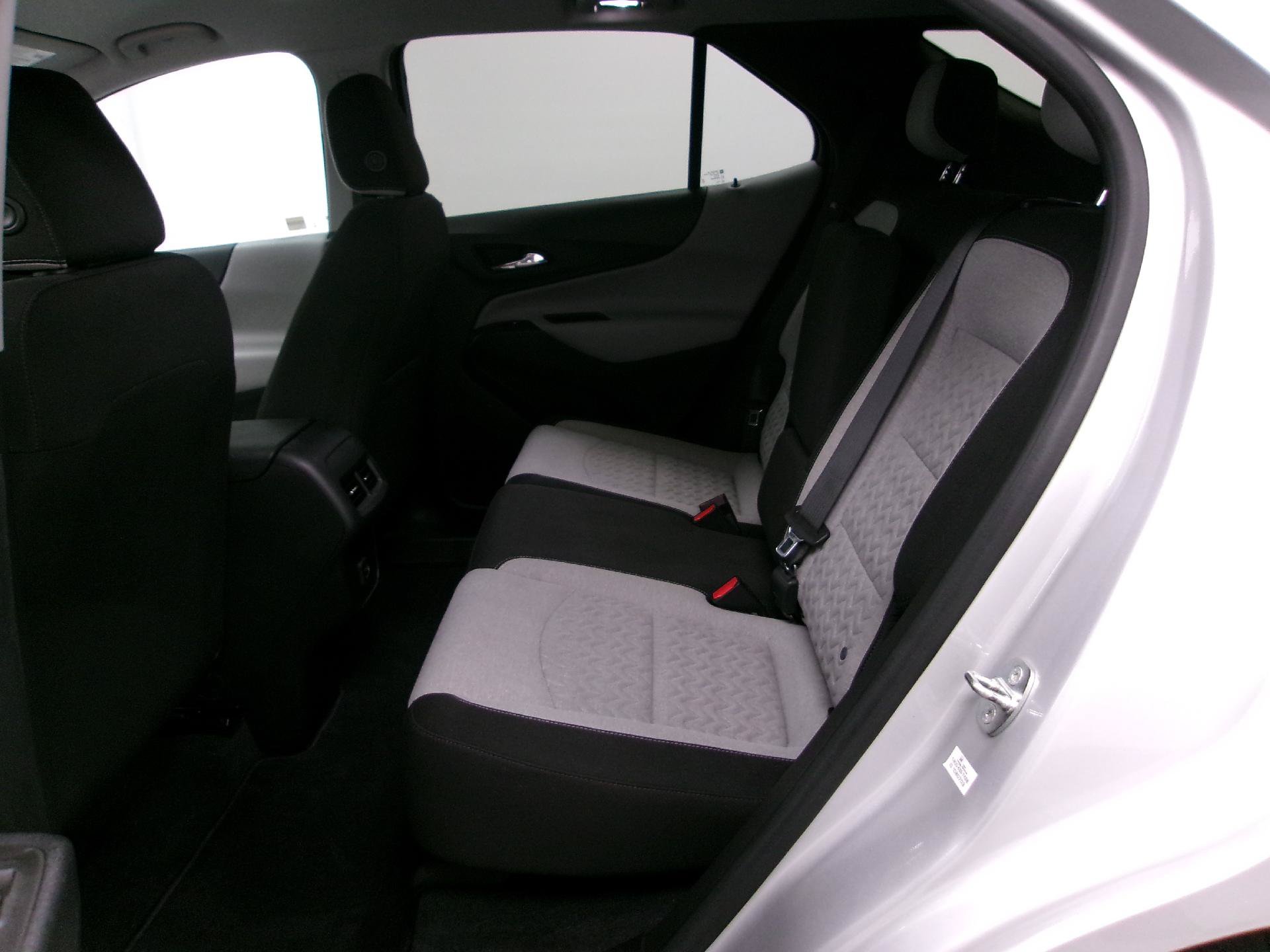 Used 2022 Chevrolet Equinox LS w/ LS Convenience Package FWD image 9