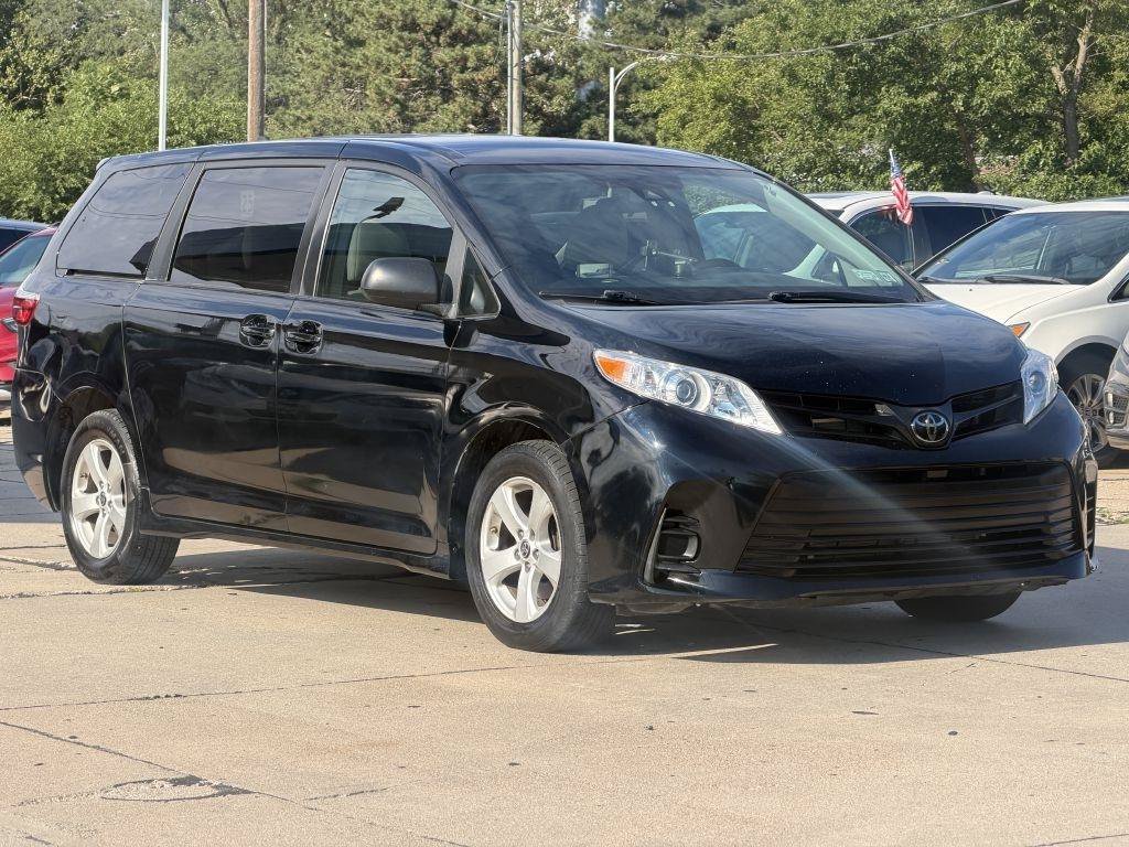 Used 2020 Toyota Sienna L FWD image 2