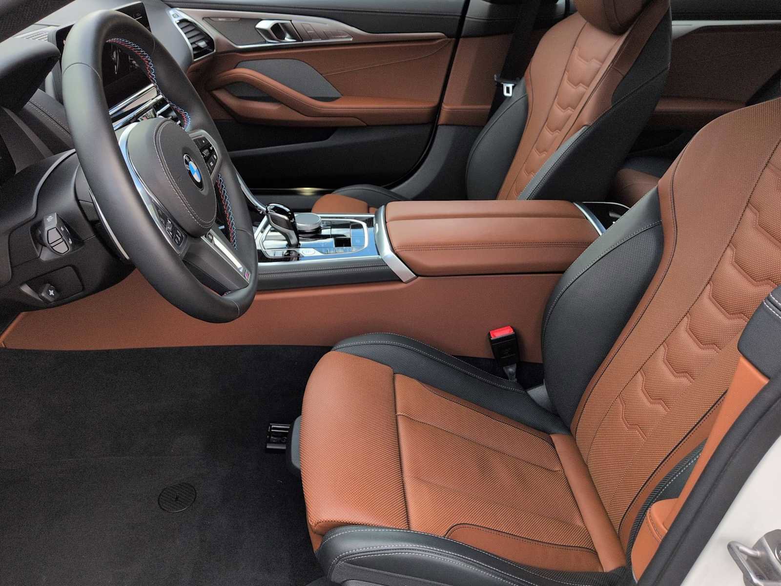 Used 2025 BMW M850i xDrive image 16