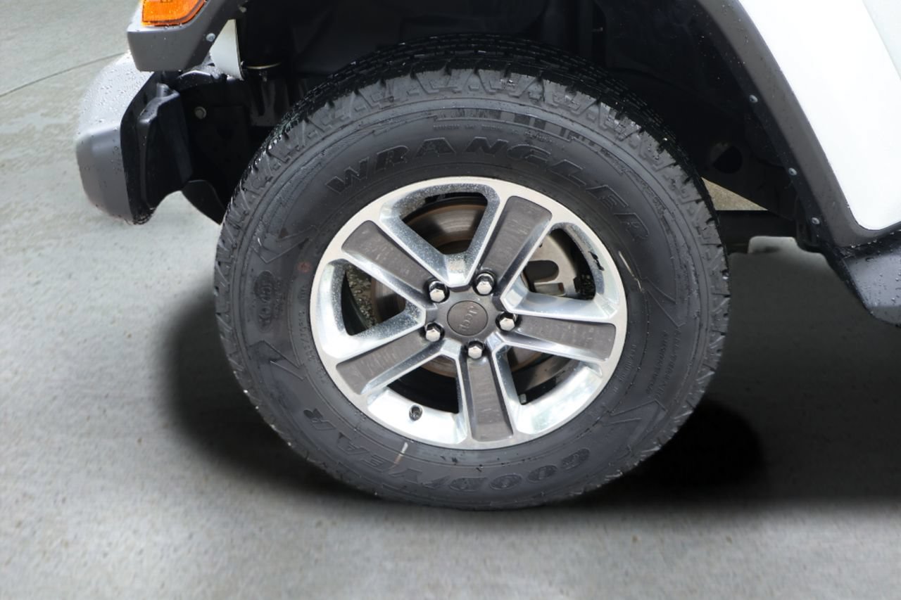 Used 2021 Jeep Wrangler Unlimited Sahara AWD/4WD image 9