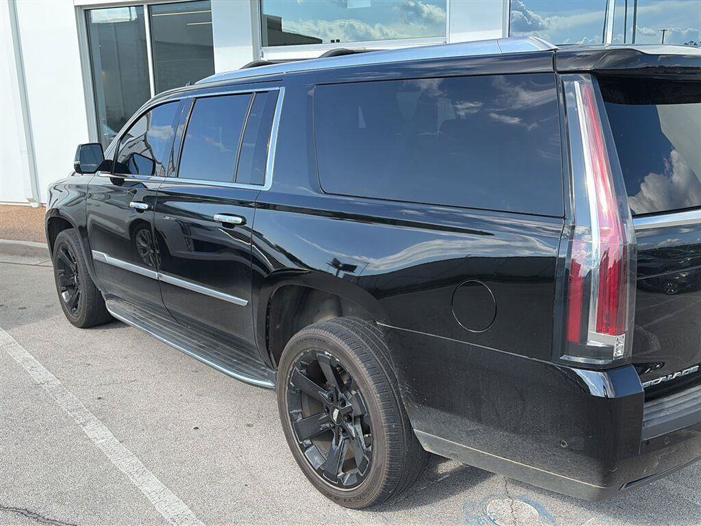Used 2019 Cadillac Escalade ESV Luxury AWD/4WD image 13