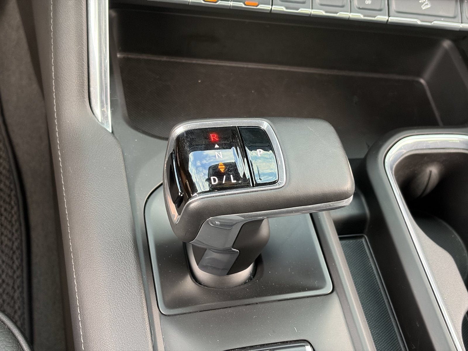 Certified 2025 GMC Sierra 1500 Denali AWD/4WD image 32