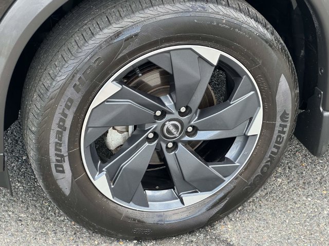 Used 2024 Nissan Rogue SV AWD/4WD image 10