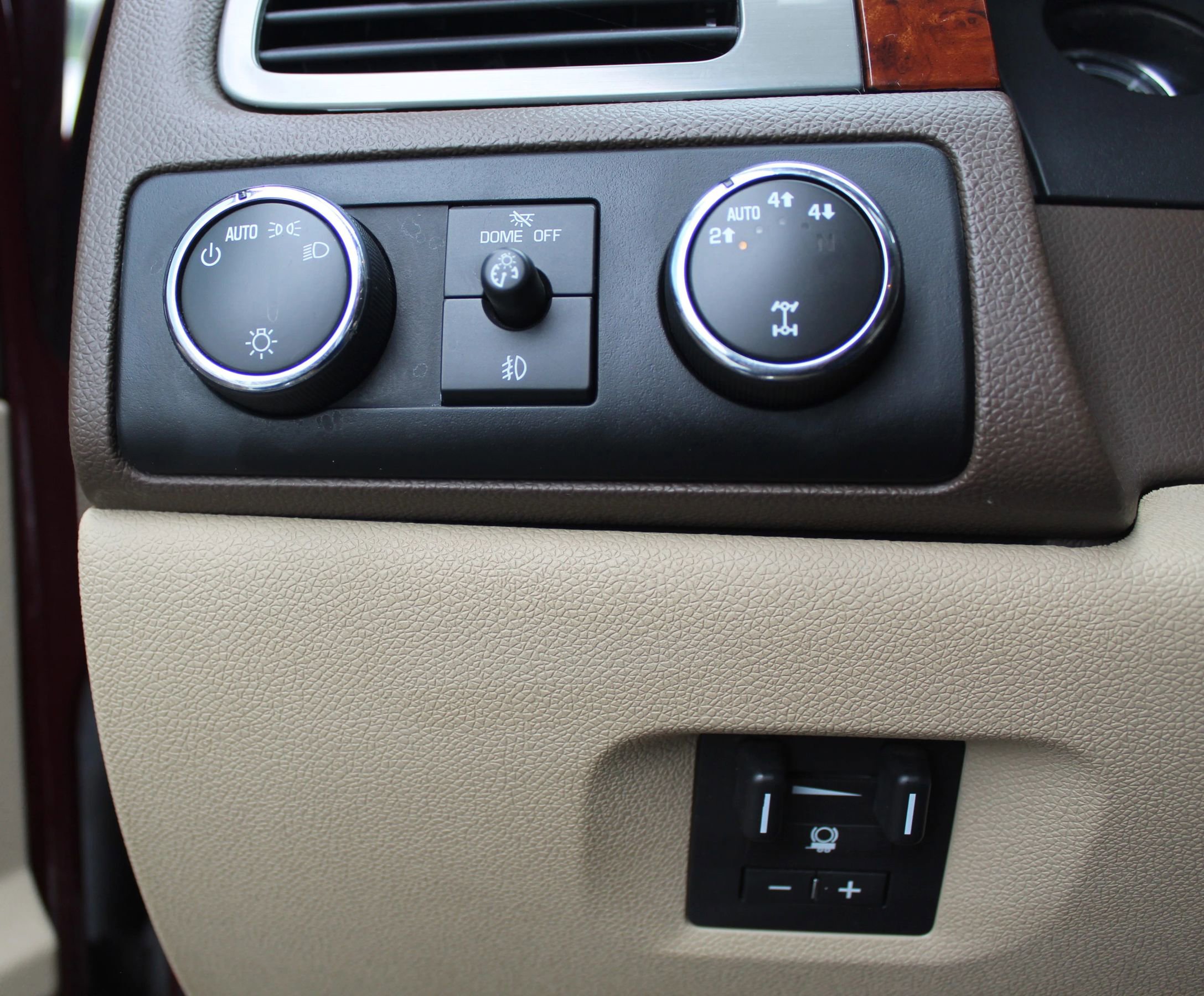 Used 2009 Chevrolet Tahoe LTZ AWD/4WD image 13