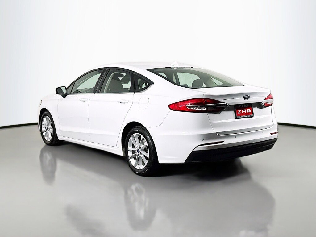 Used 2020 Ford Fusion SE image 3