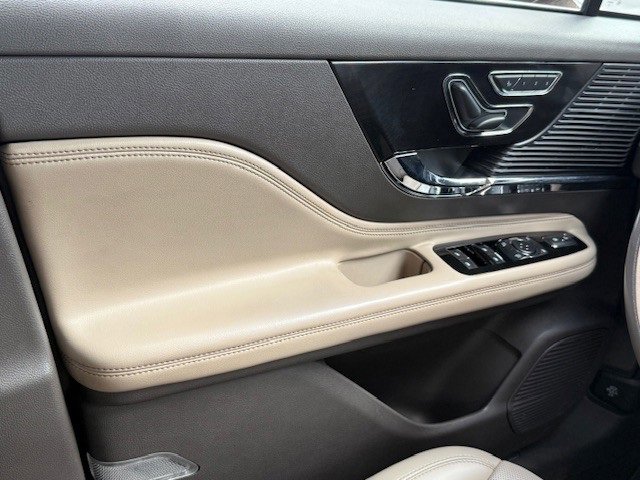 Used 2022 Lincoln Corsair AWD w/ Premium Package image 37