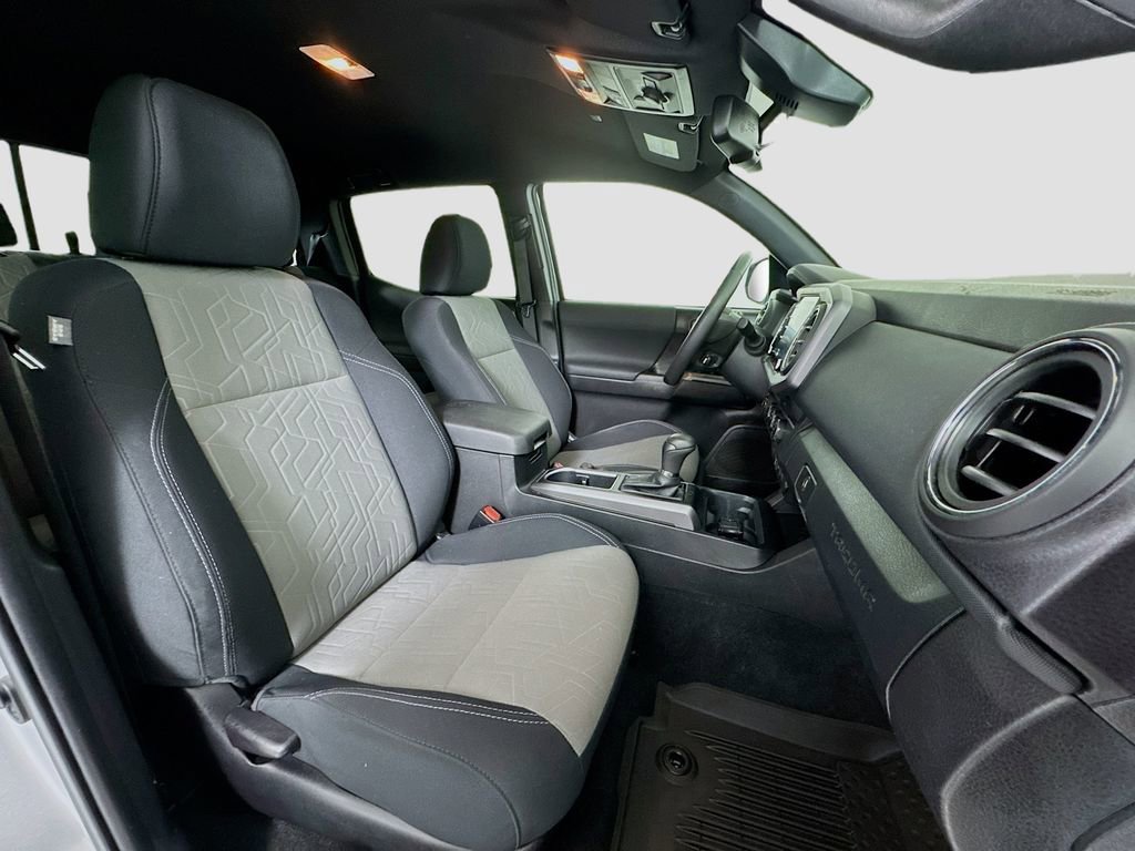 Used 2022 Toyota Tacoma TRD Off-Road w/ Technology Package AWD/4WD image 25