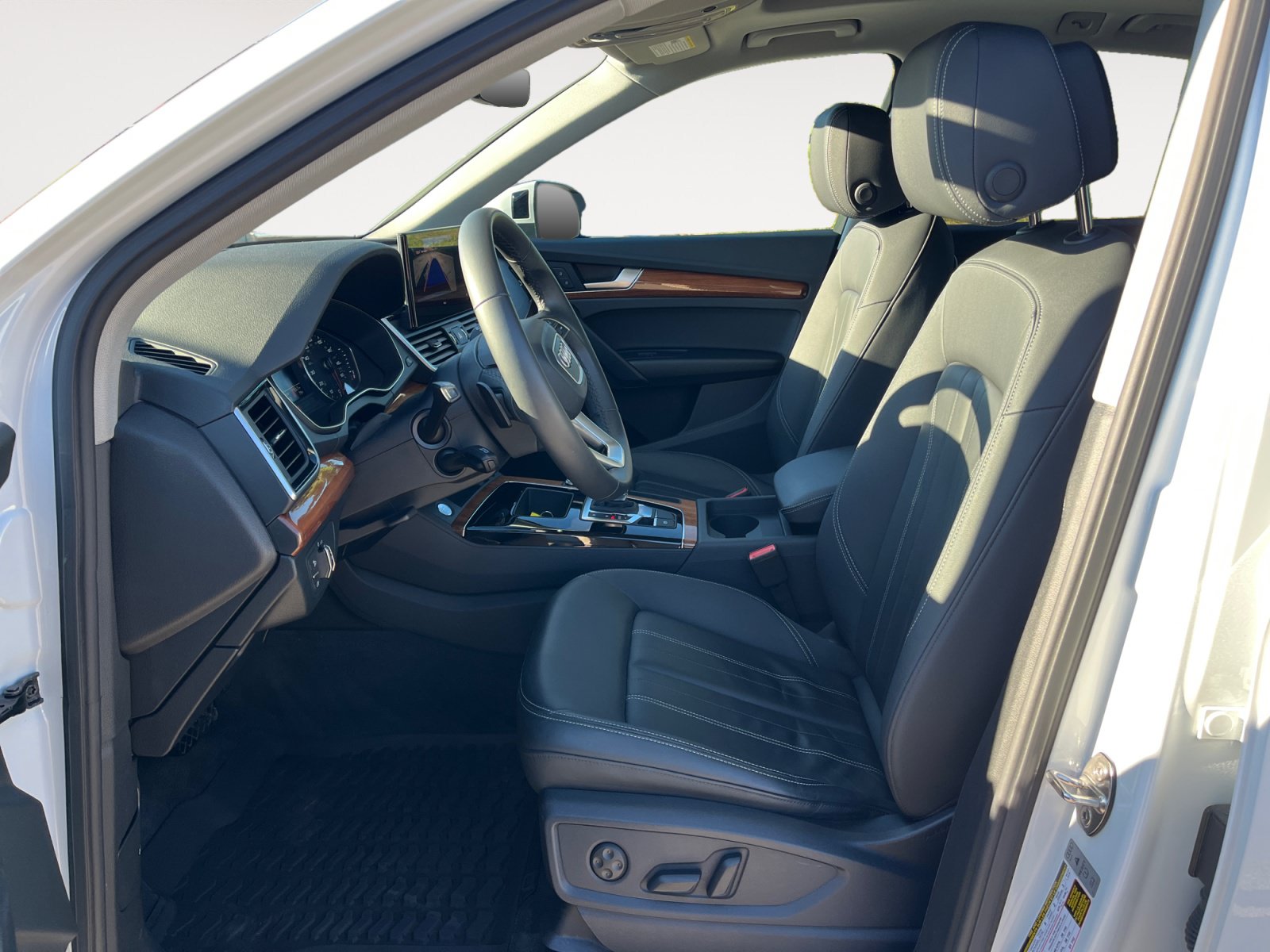 Used 2023 Audi Q5 2.0T Premium w/ Convenience Package AWD/4WD image 11