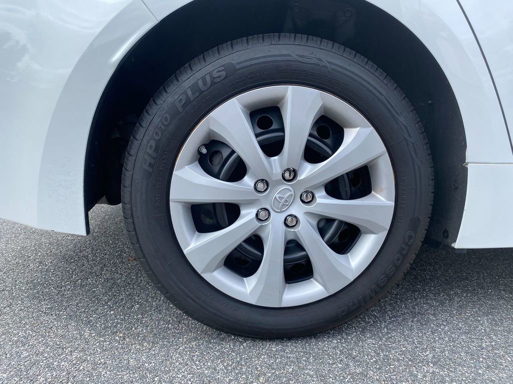 Used 2021 Toyota Corolla SE image 30