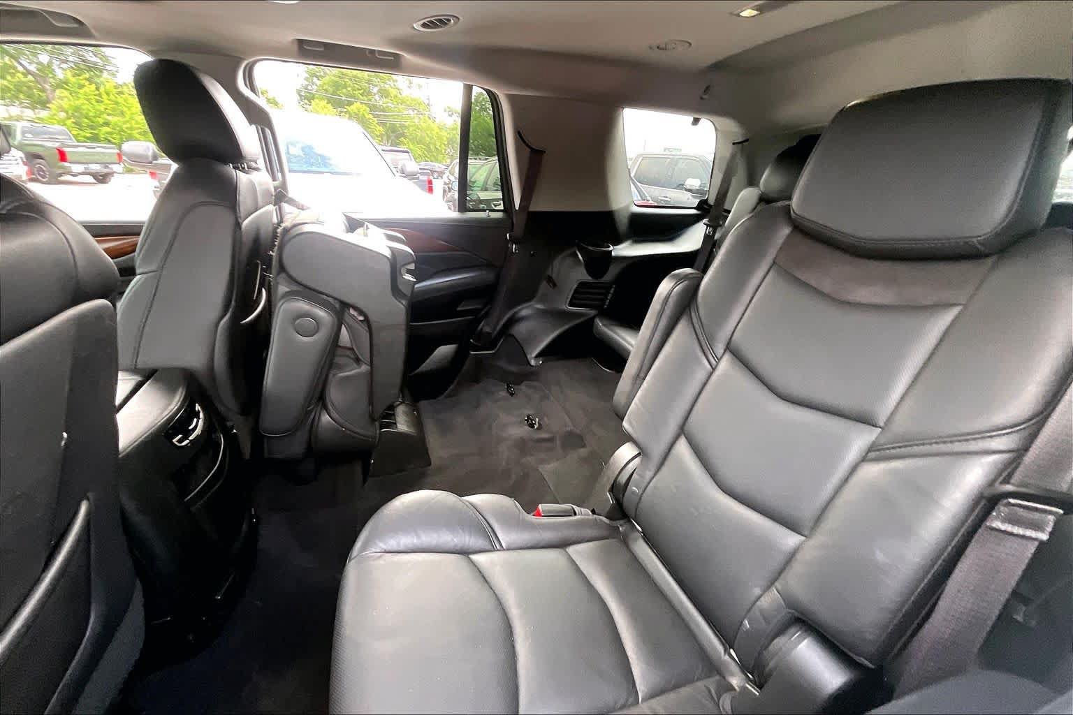 Used 2017 Cadillac Escalade Premium Luxury RWD image 19