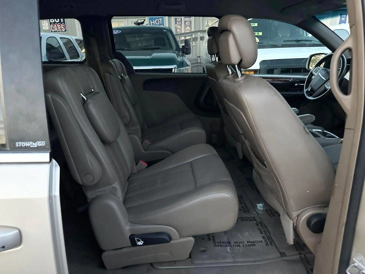 Used 2014 Chrysler Town & Country Touring FWD image 15