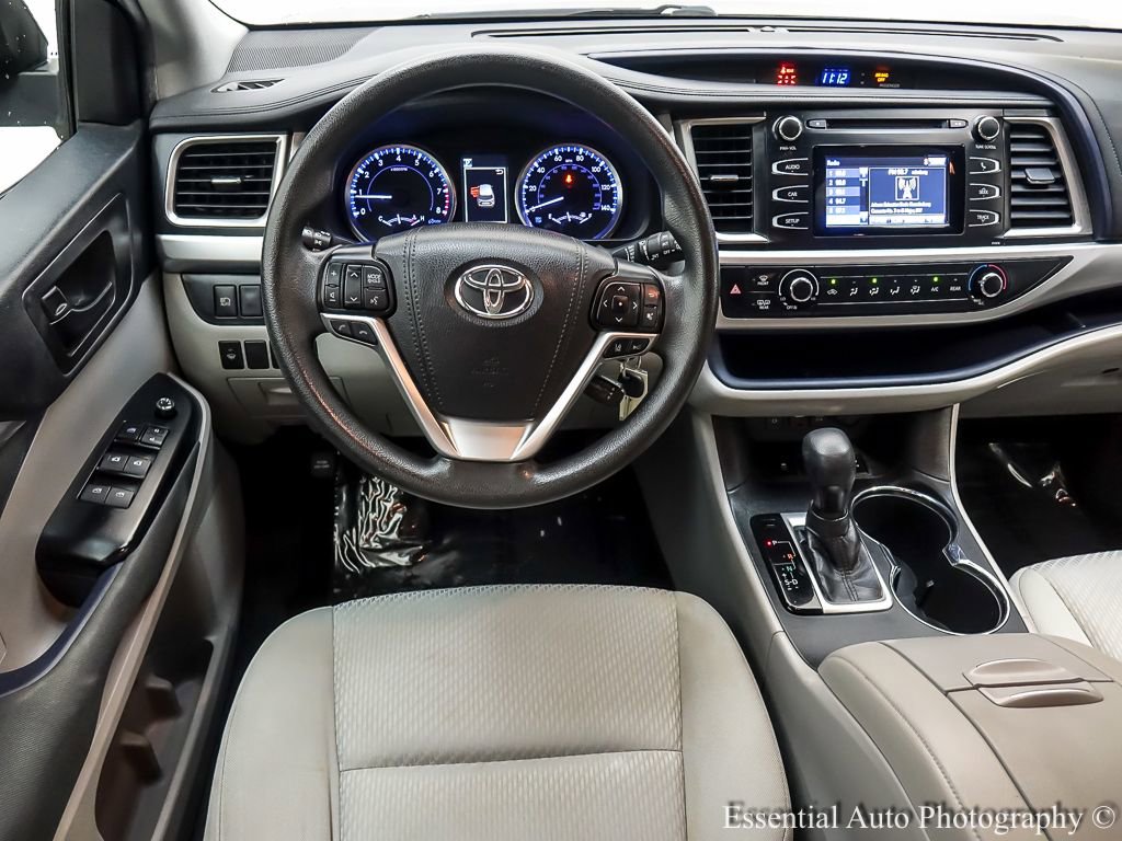 Used 2019 Toyota Highlander LE AWD/4WD image 13