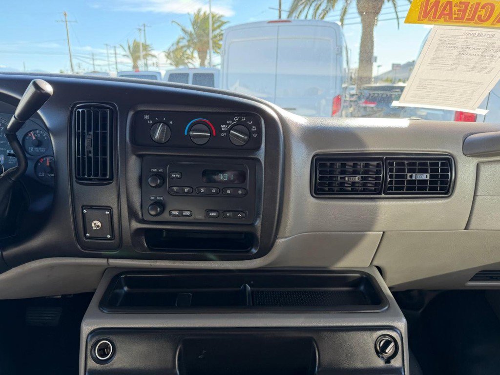 Used 2001 Chevrolet Express 3500 Extended Passenger image 25