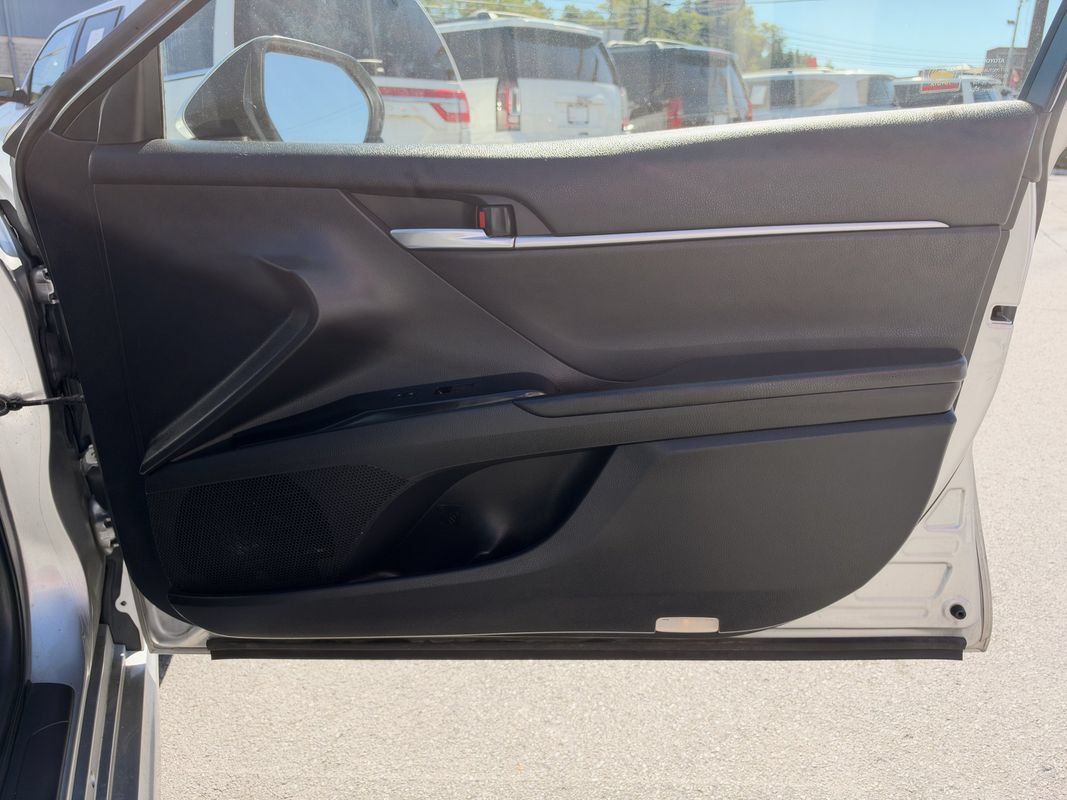 Used 2018 Toyota Camry SE w/ Moonroof Package FWD image 22