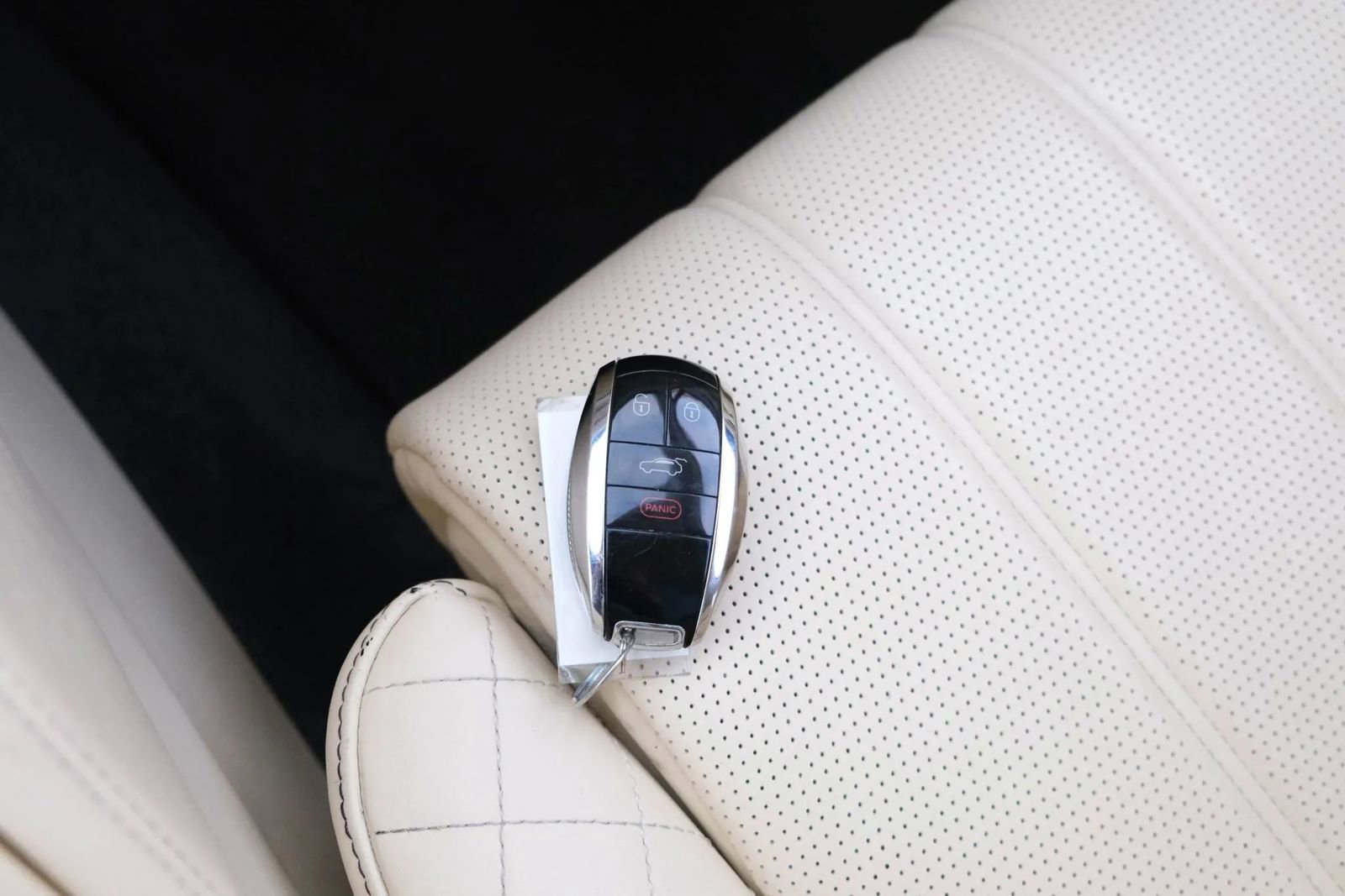 Used 2018 Bentley Bentayga image 52