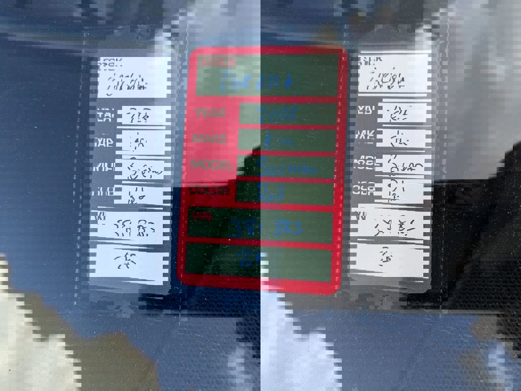 Used 2025 Kia Sorento S image 5