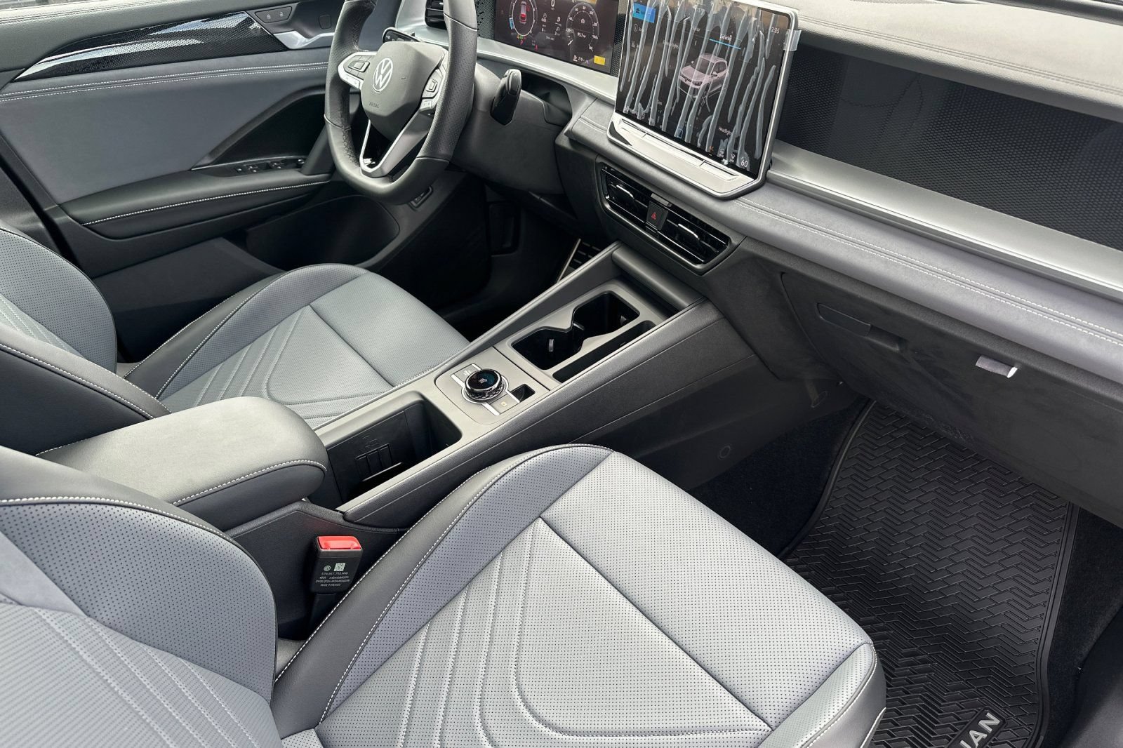 New 2026 Volkswagen Tiguan SE R-Line AWD/4WD image 16