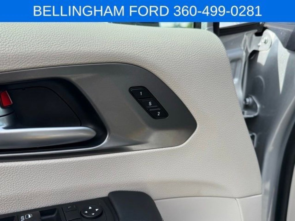 Used 2024 Chrysler Pacifica Touring-L image 17