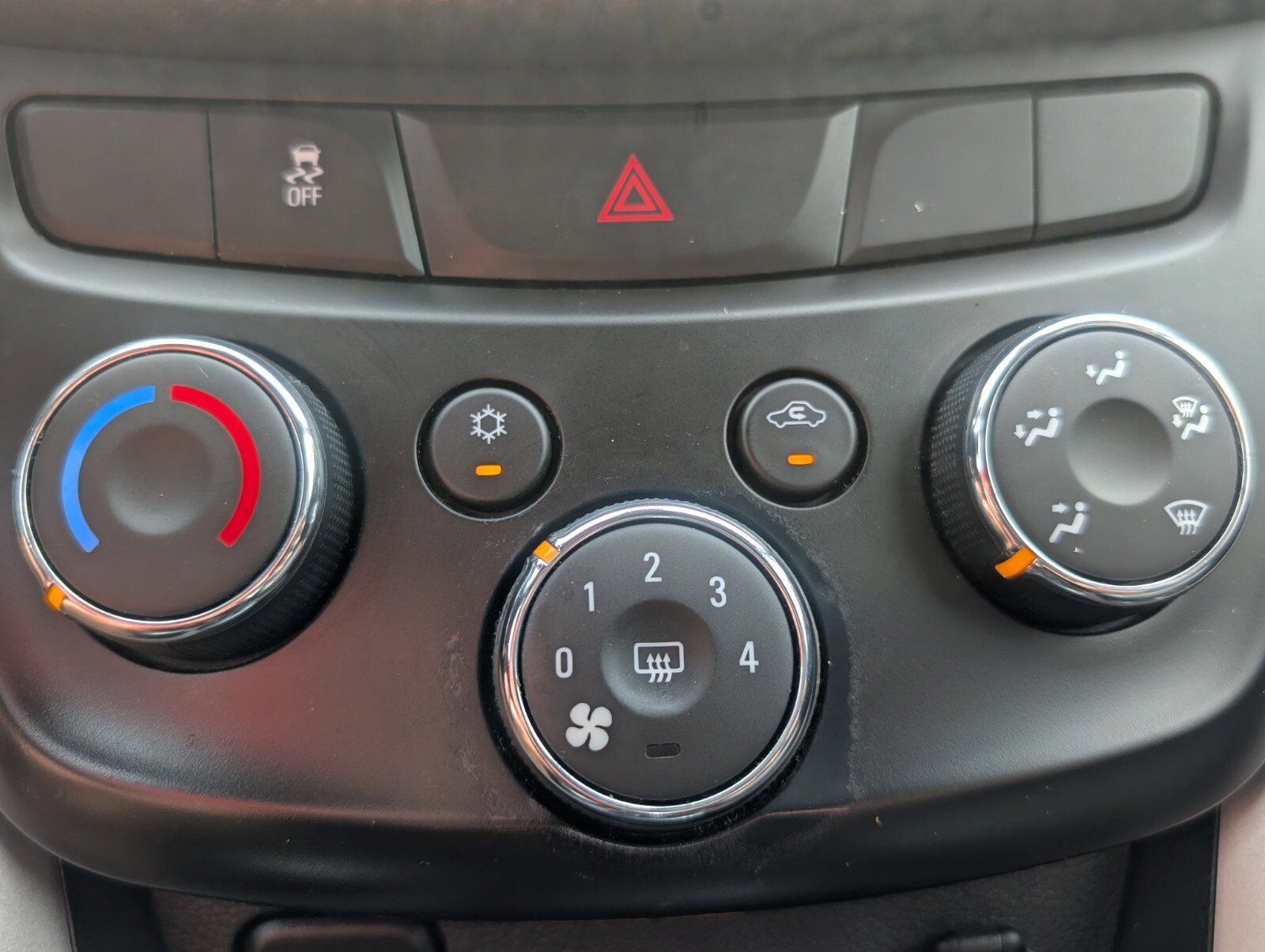 Used 2019 Chevrolet Trax LT w/ LT Convenience Package image 26