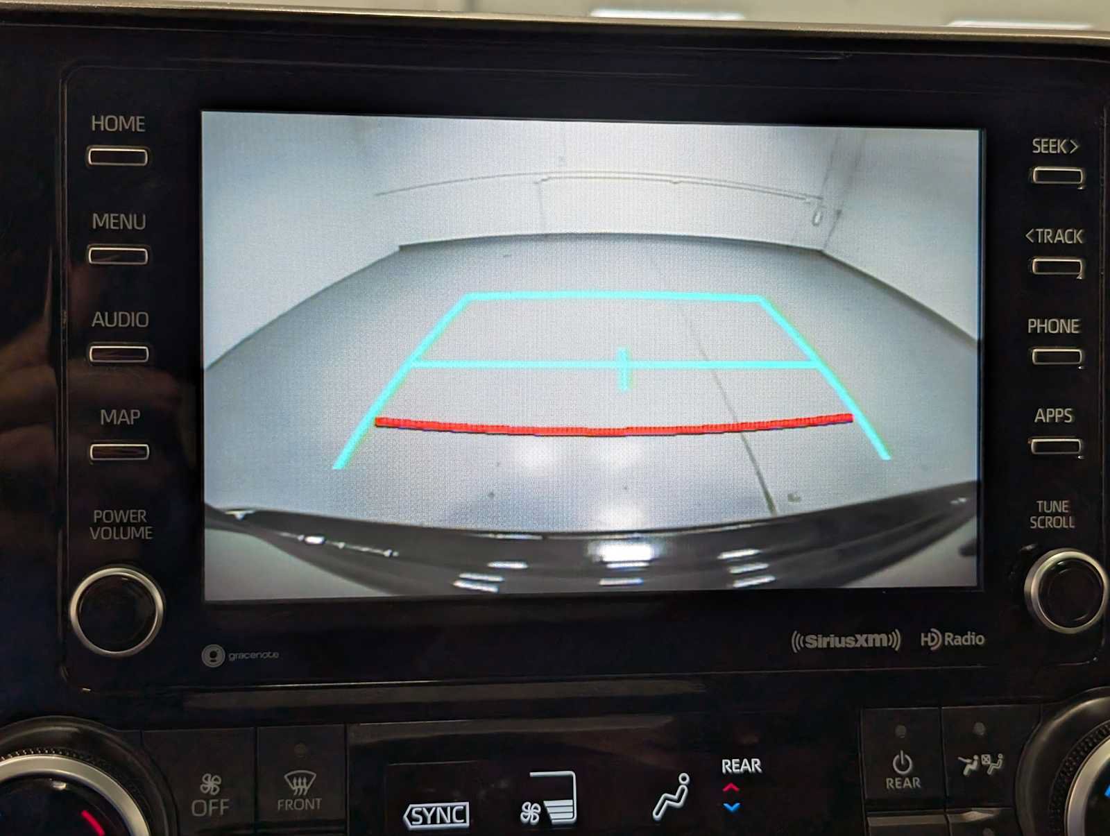 Used 2021 Toyota Highlander XLE AWD/4WD image 27