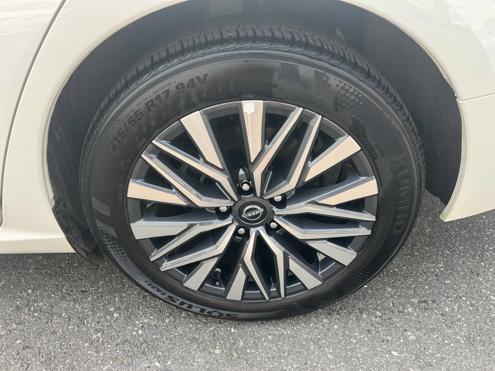 Used 2025 Nissan Altima 2.5 SV FWD image 30