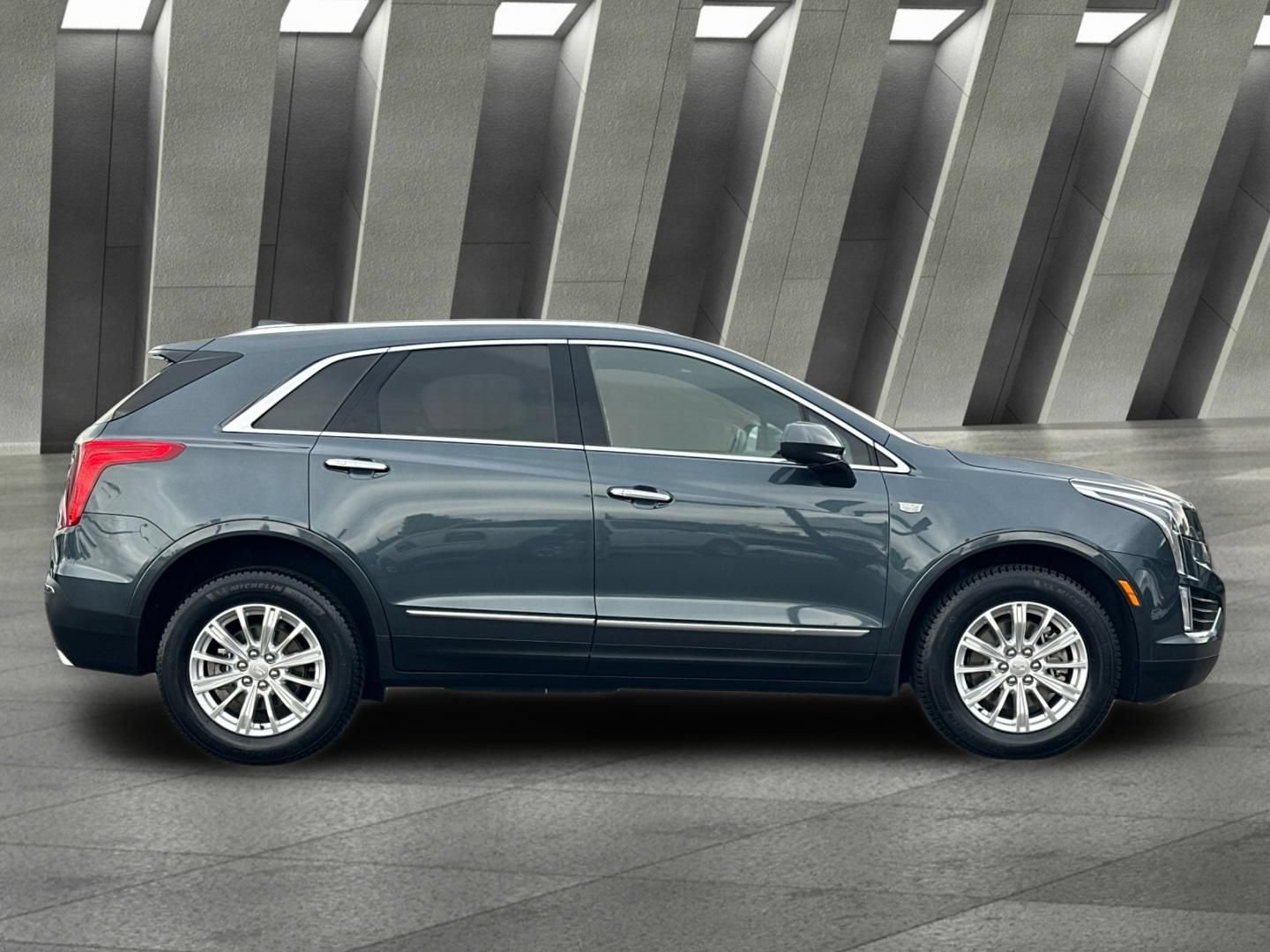 Used 2019 Cadillac XT5 AWD image 2