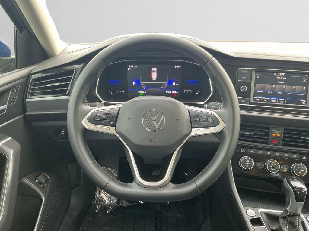 Used 2022 Volkswagen Jetta SE w/ Panoramic Sunroof Package image 12