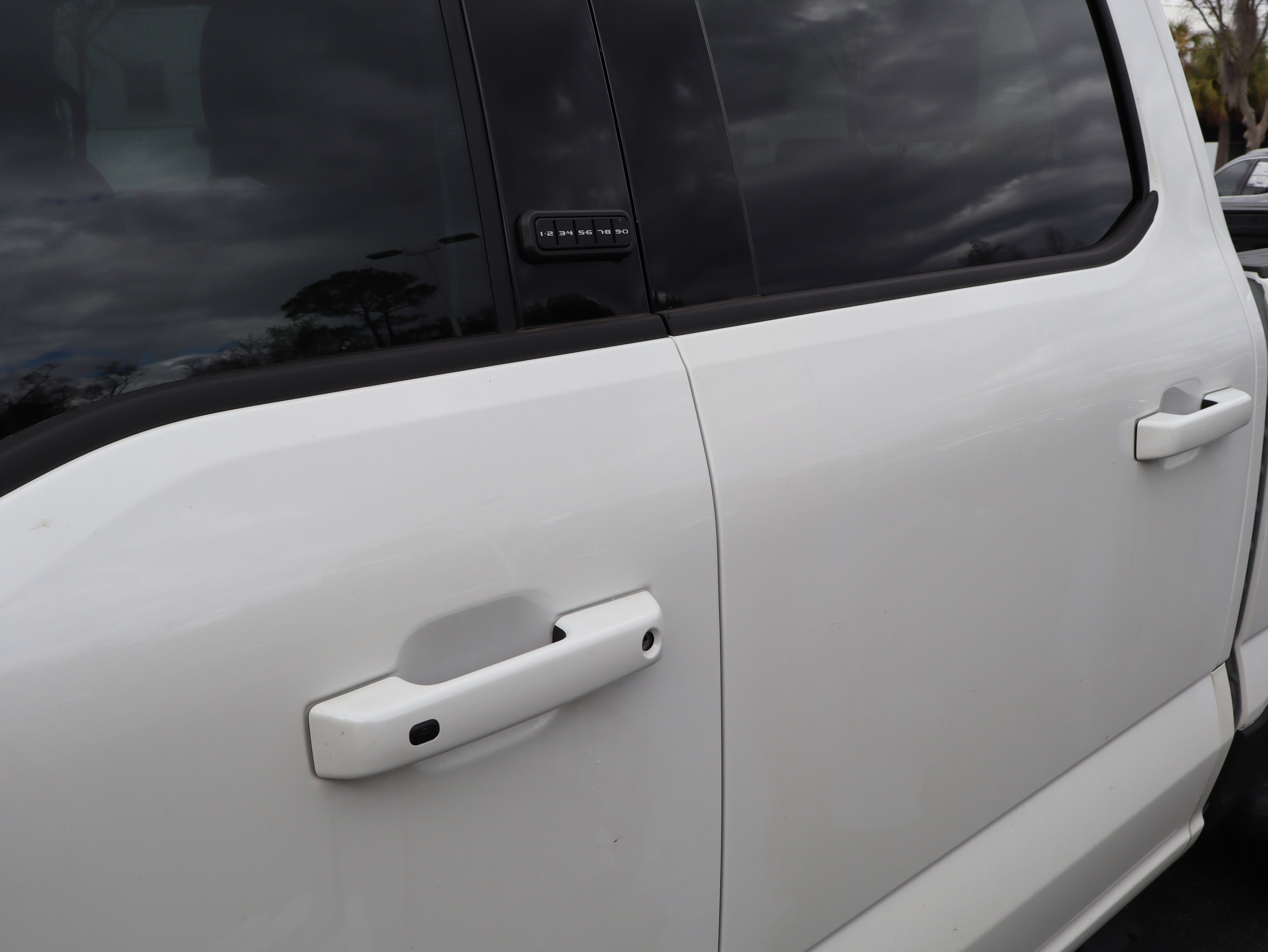 Used 2025 Ford F350 Lariat w/ Black Appearance Package image 15