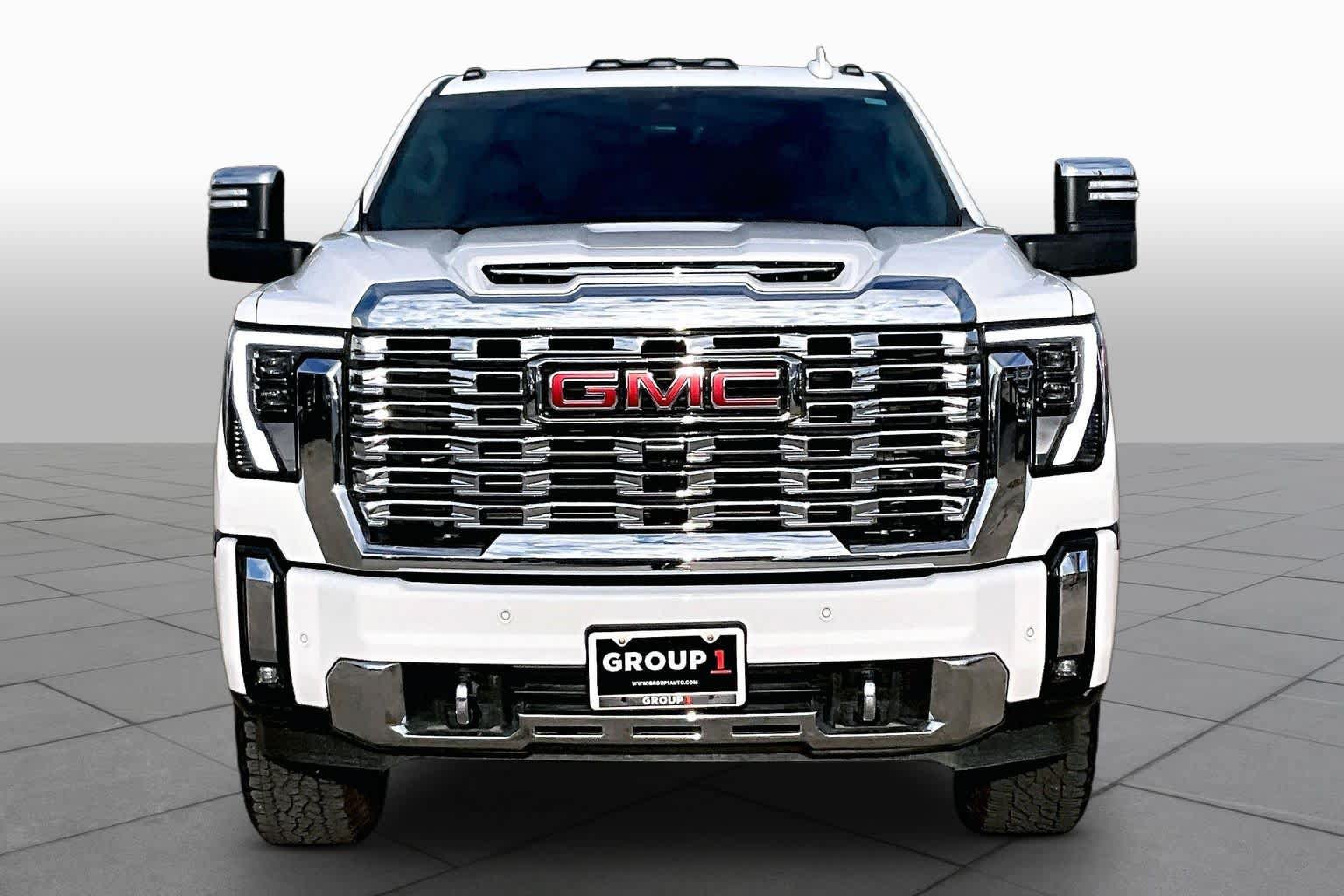Used 2025 GMC Sierra 3500 Denali w/ Denali Reserve Package AWD/4WD image 4