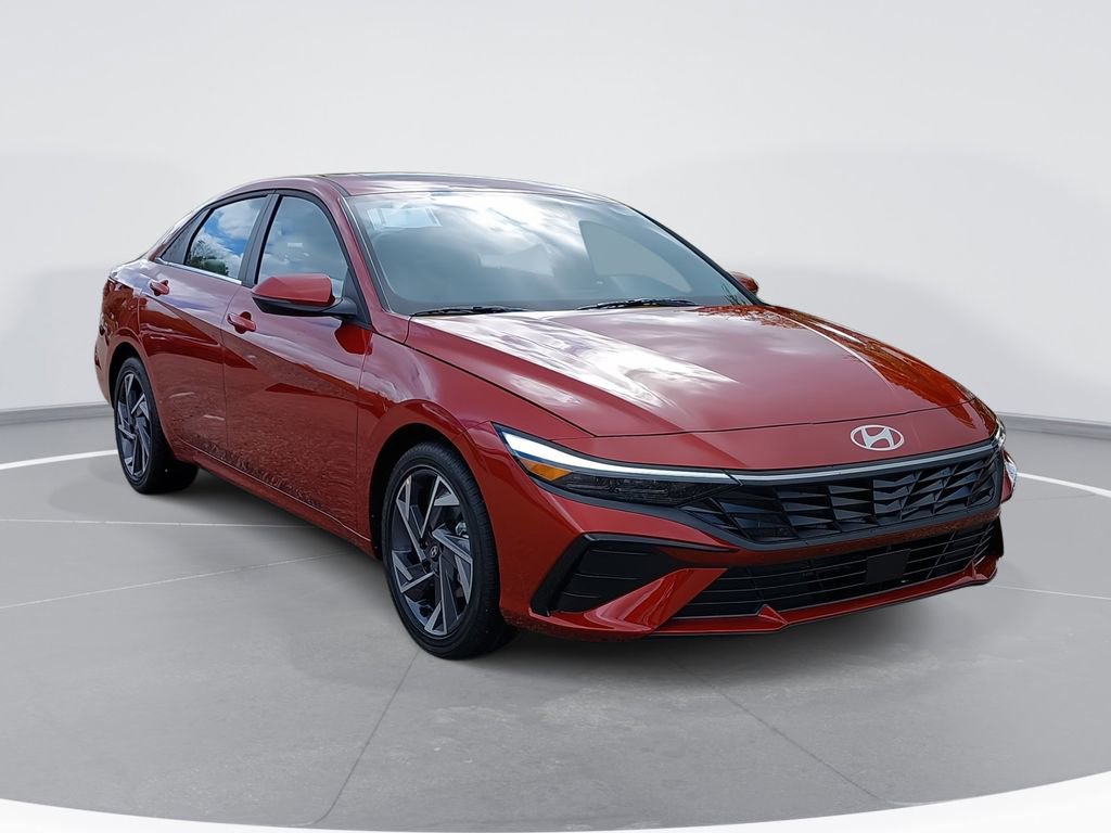 Certified 2025 Hyundai Elantra Limited FWD image 3