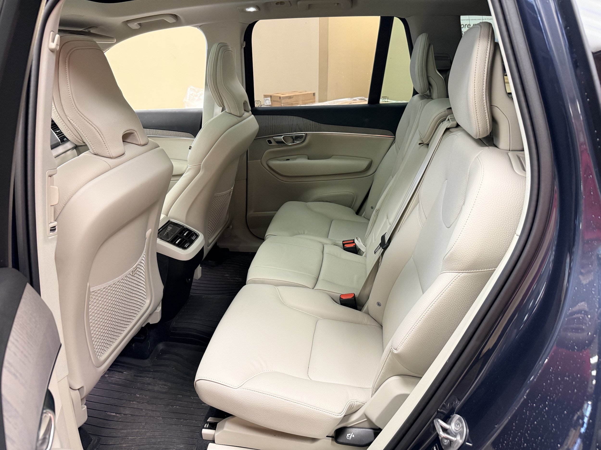 Used 2025 Volvo XC90 B6 Plus w/ Protection Package Premier AWD/4WD image 11