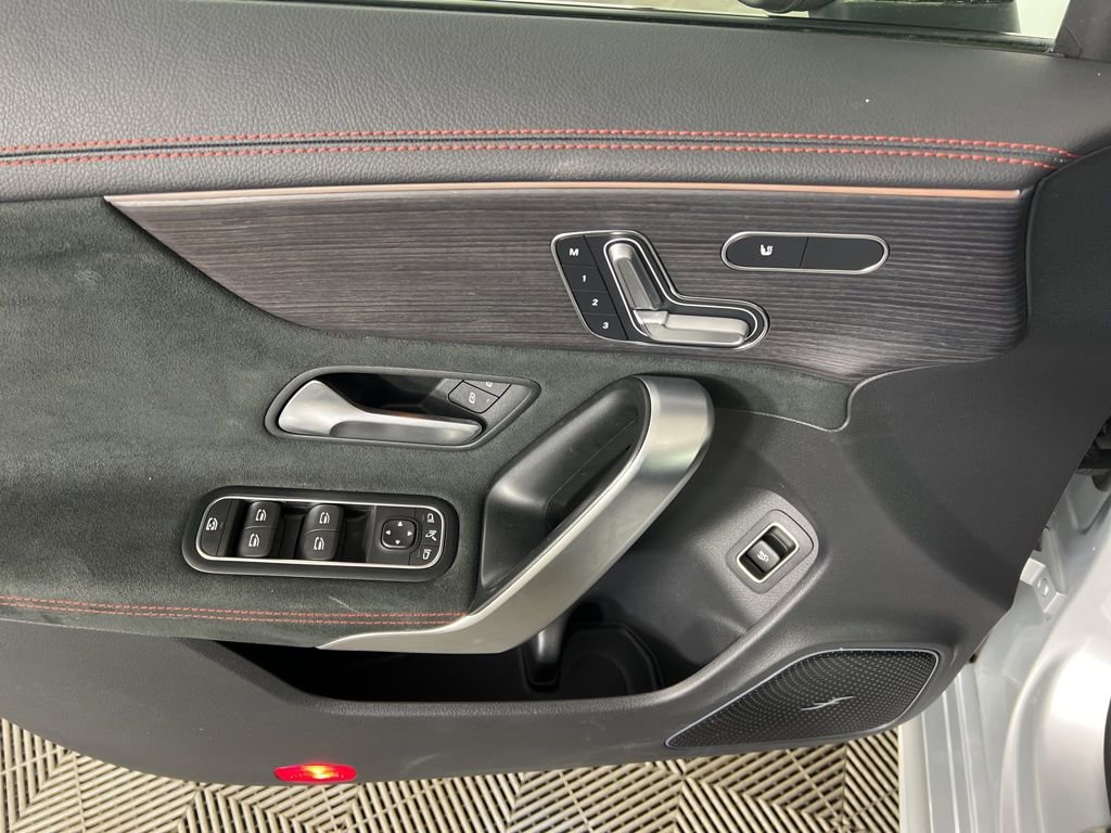 Used 2023 Mercedes-Benz CLA 250 4MATIC image 4