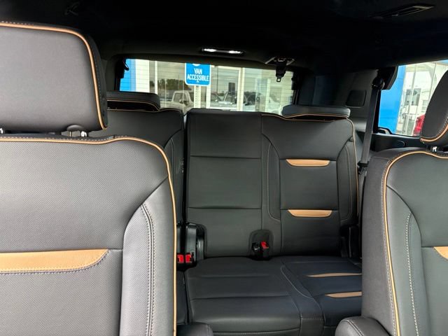 Used 2024 GMC Yukon AT4 w/ Technology Package AWD/4WD image 16