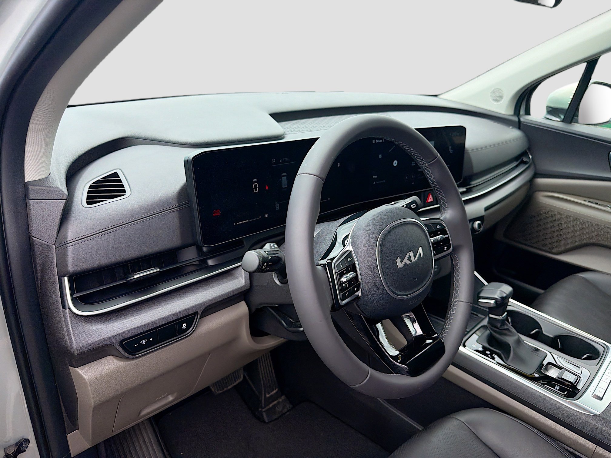 Used 2025 Kia Carnival EX image 28