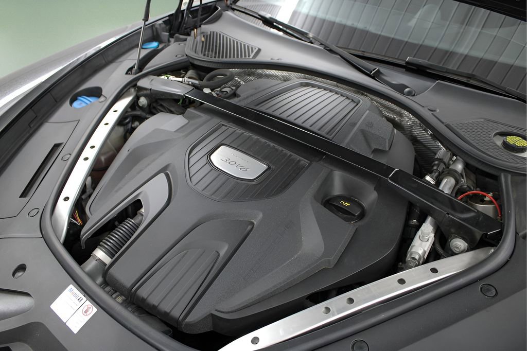 Used 2020 Porsche Panamera 4 AWD/4WD image 35