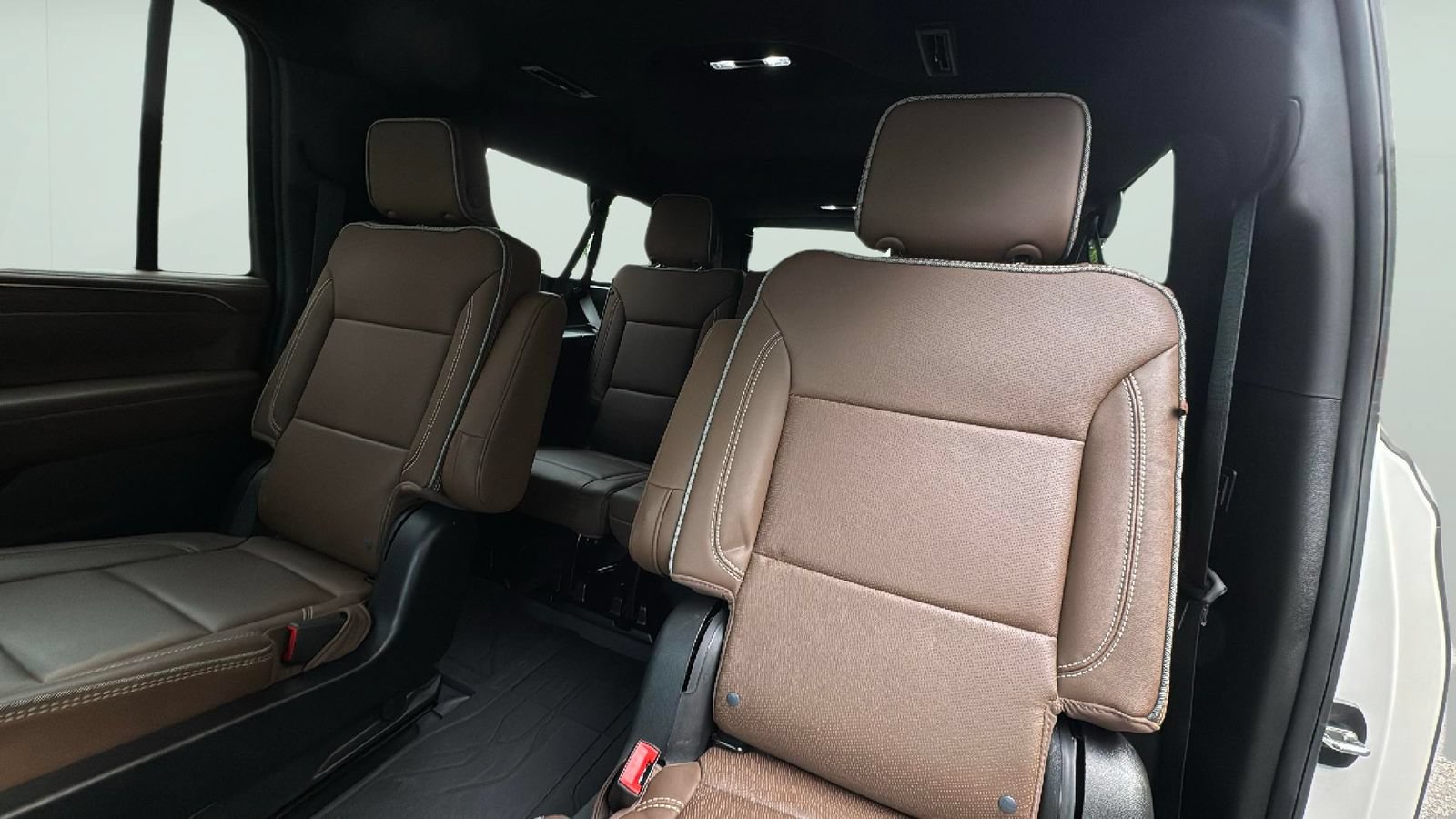Used 2024 Chevrolet Suburban High Country AWD/4WD image 31