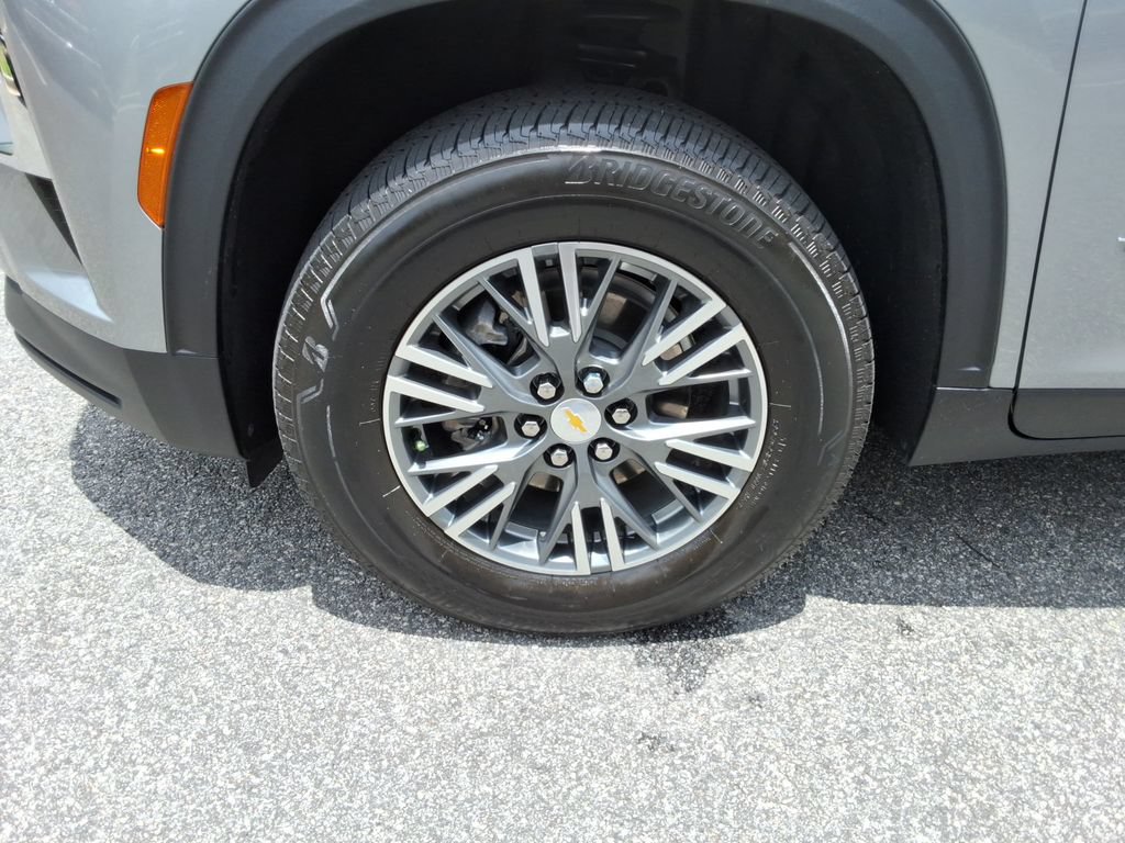 Certified 2025 Chevrolet Traverse LT w/ Driver Confidence Package FWD image 10