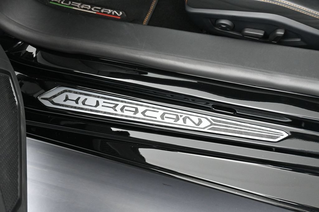 Used 2022 Lamborghini Huracan EVO RWD image 16