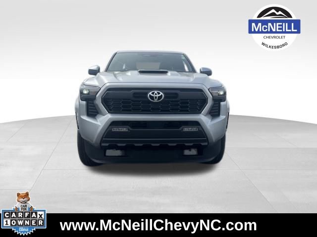 Used 2025 Toyota Tacoma TRD Sport AWD/4WD image 2